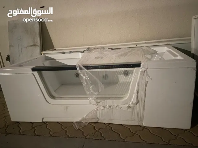 جاكوزي للبيع جيدة جداً اللون البيض