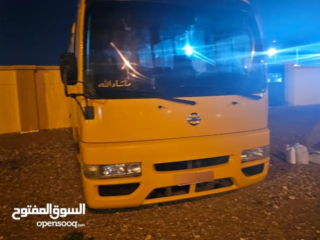 باص مع العقد نيسان بترول 25 راكب للبيع