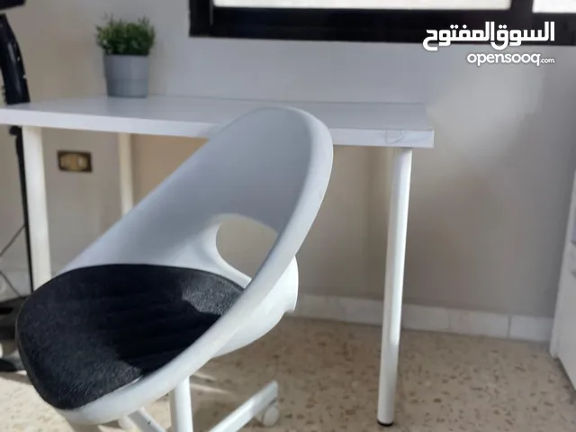 طاولة مكتب وكرسي من ايكيا