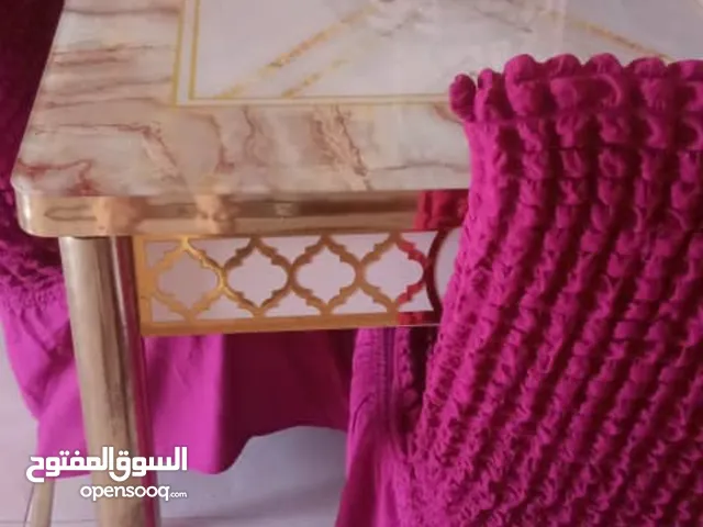 طاولة طعام