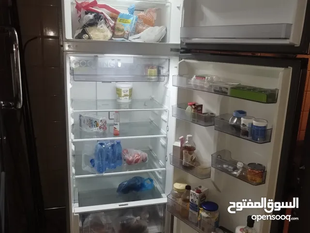 للبيع ثلاجه كبيره