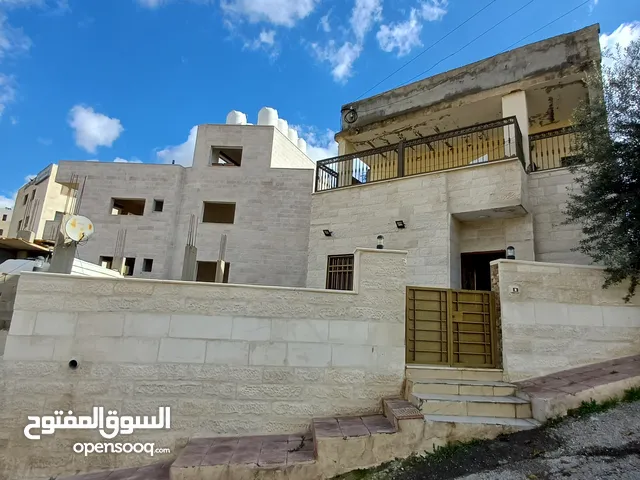 160 m2 4 Bedrooms Townhouse for Sale in Amman Al Qwaismeh