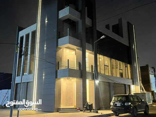 للإيجار (قاعة ارضية) ركن في بناية تجارية بناء حديث 2024