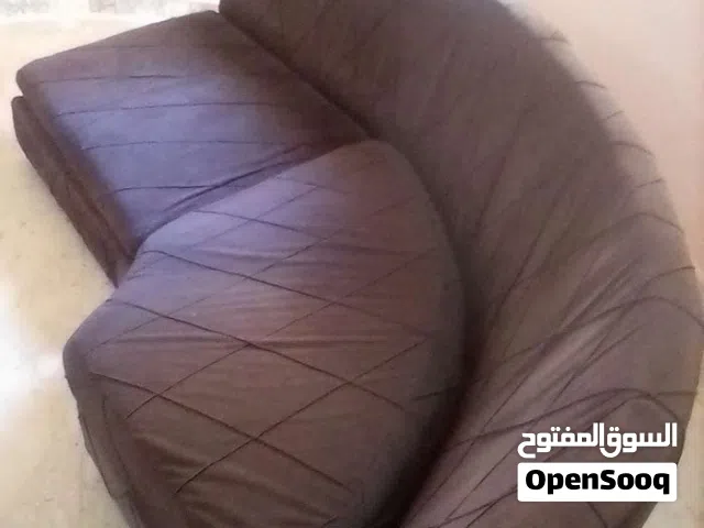 صالون قطعة وحده دائرة زي في الصوره