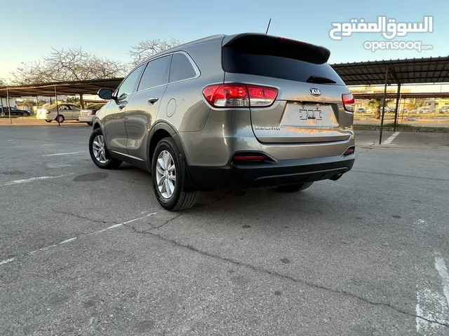 Used Kia Sorento in Tripoli