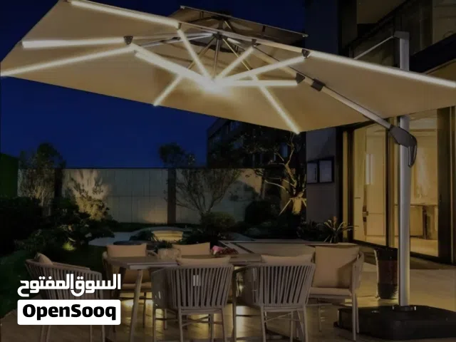 مظلة شمسية كبيرة خارجية مصنوعة من هيكل داعم قوي مثالية للمطاعم والحدائق تتميز بإضاءة led