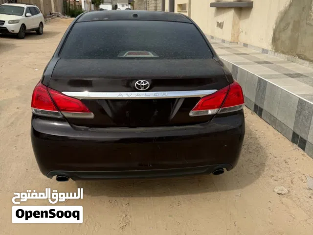 2011 تويوتا افالون Limited