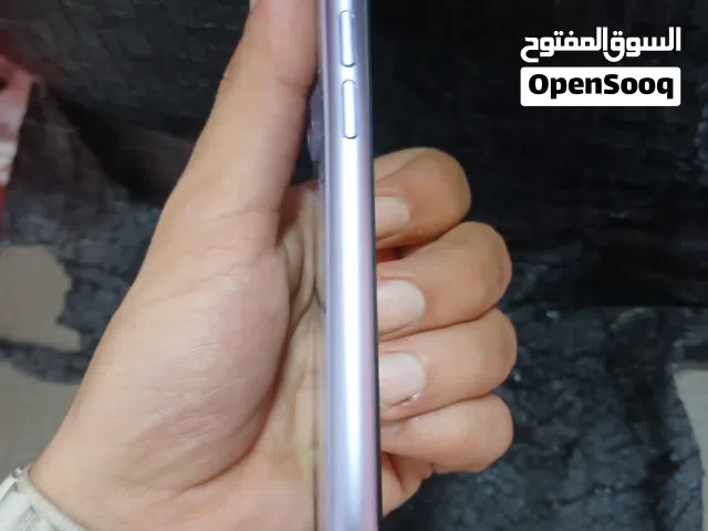 ايفون 11 128 جيجا مغير شاشة وبطارية  الجهاز شغاال وصلاة النبي عليه ولا غلطه