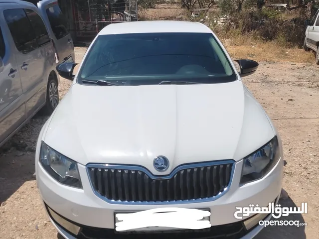 سكودا اوكتافيا وبيجو بارتنر