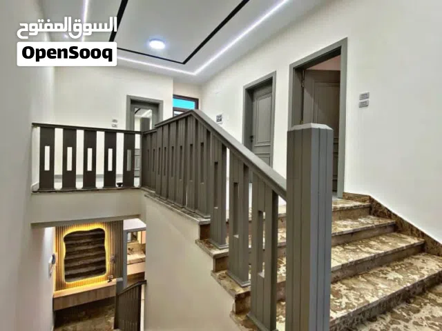 فيلا في زويته صغيرة بناء حديث تشطيب سوبر لوكس من طابقين