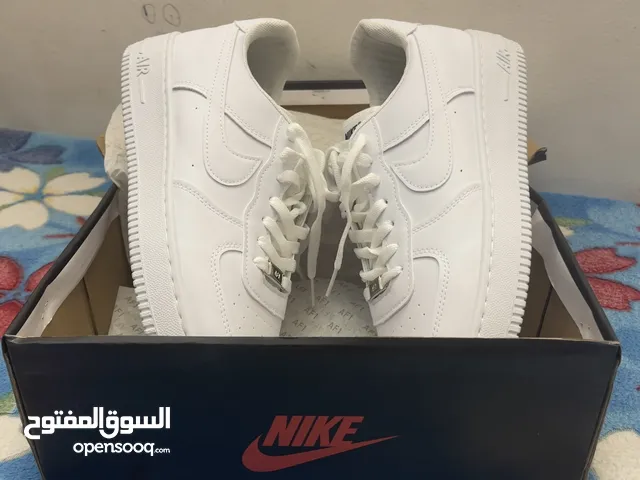 شوز اير فورس للبيع مقاس 45