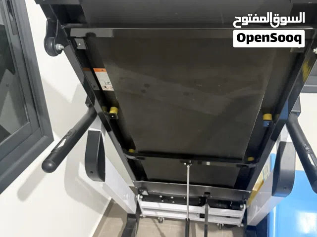 ماكينة ركض ومشي