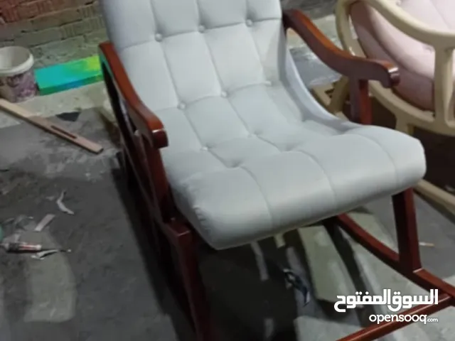 كرسي هزاز خشب زان أحمر روماني درجة أولى شغل دمياطي من مصر، أصلي ومتين يتحمل وزن من 130 إلى 150 كيلو