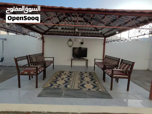 منزل في العوينه سمائل قريب مسجد اسامه بن زيد مع الاثاث والتكيف في مكان هادئ ويبعد عن مسقط 45 دقيقه