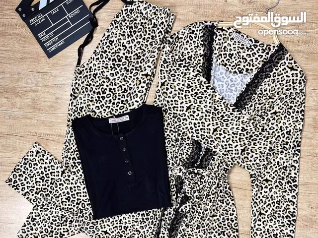 للبيع ألبسة باله تصفية محل حوالي 7طن رجالي نسواني ولادي صيفي وشتوي