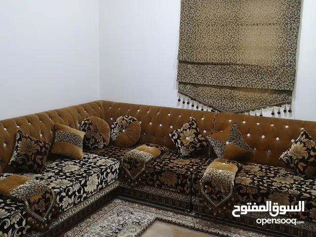 أثاث مجلس راقي وجوده ممتازه. Furniture of a sophisticated Majlis and excellent quality