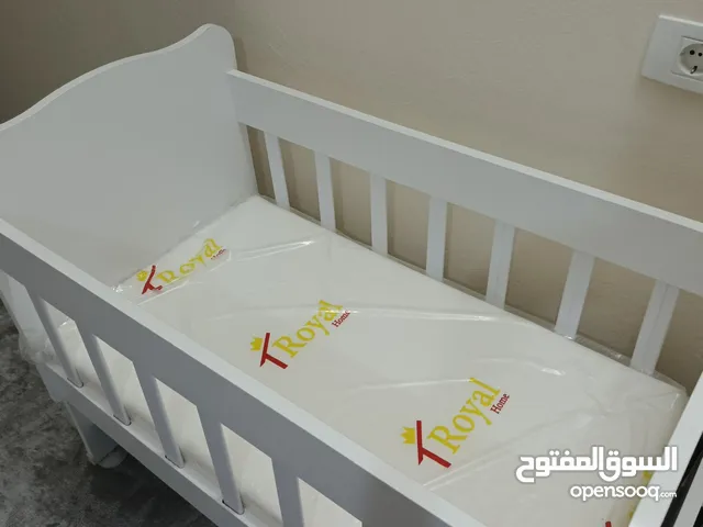 لوازم الطفل سرير خشب هزاز يناسب من حديثي الولادة لعمر 3سنوات جودة عالية..