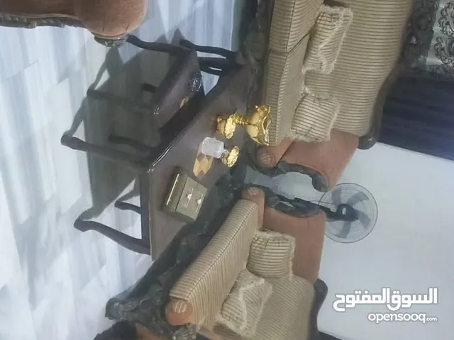 طقم كنب مستعمل للبيع بسعر رمزي