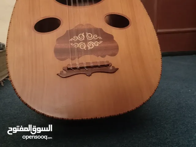 عود زرياب موديل عراقي درجه اولى شبه جديد لايوجد اي مشاكل