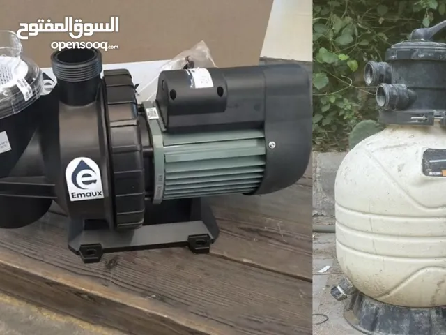 مضخة مسبح مع الفلتر وأدوات التعقيم والتنظيف