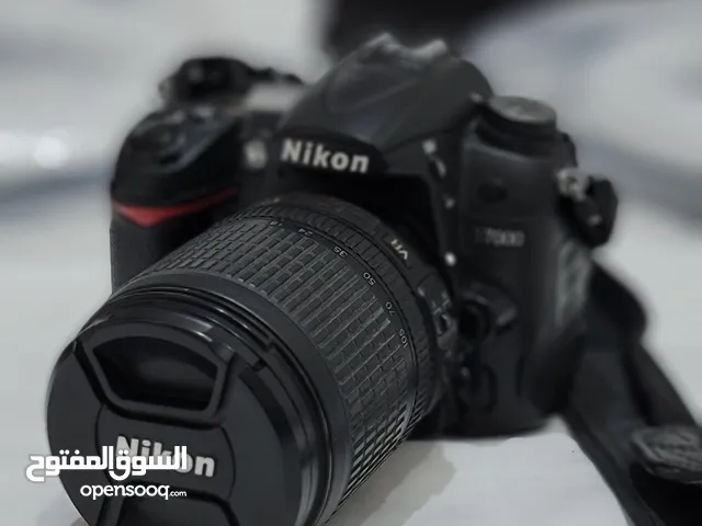 للبيع كاميرا نيكون D7000 مع ادواتها