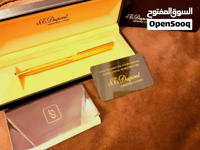 قلم حبر جاف ماركة إس تي دوبونت (S.T. Dupont) مطلي باللون الذهبي