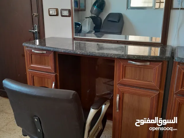 عدة صالون كاملة للبيع بحالة ممتازة