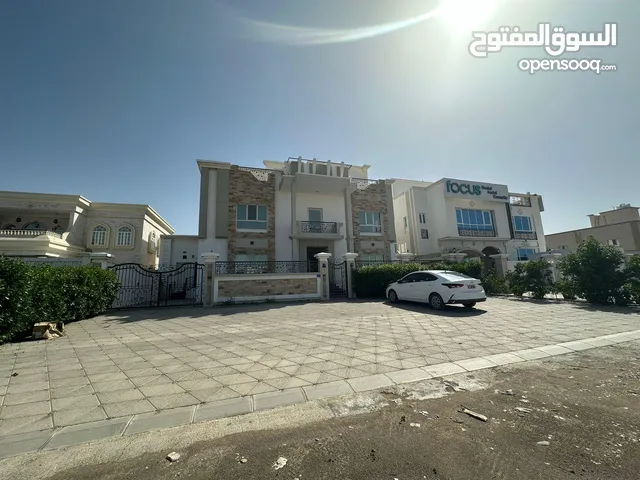 700 m2 More than 6 bedrooms Villa for Rent in Muscat Al Mawaleh
