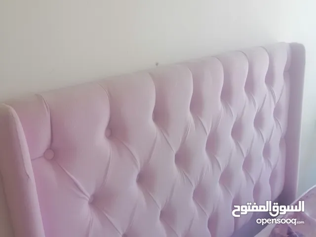 تخت مفرد ونص بحاله جيده جدا للبيع