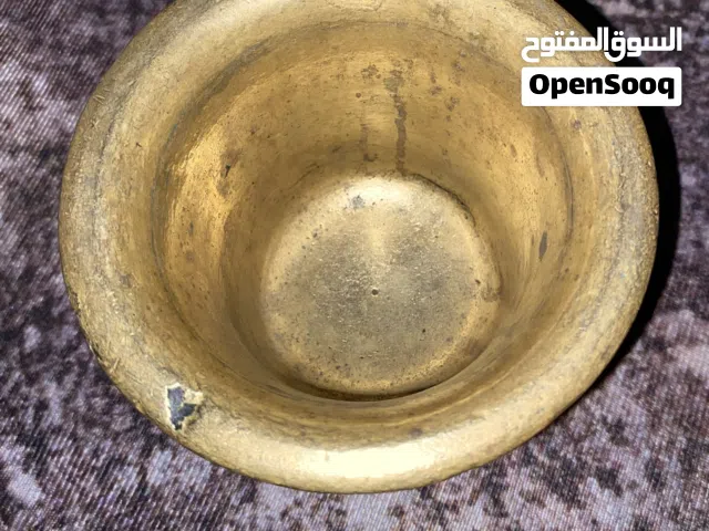 هاون نحاس وزن 5.5 كيلو بسعر 75 دينار قديم جدا