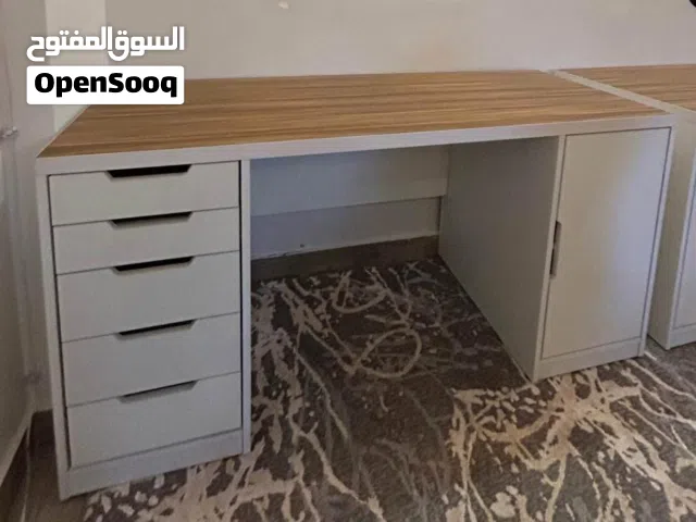 يوجد لدينا جميع موديلات التخوت والتسريحات وكراسي التسريحة