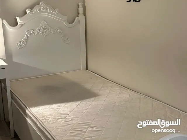 غرفة نوم تسريحة- كومدينه- سرير