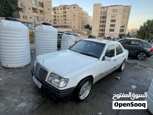 1990 مرسيدس بنز الفئة-E E 200