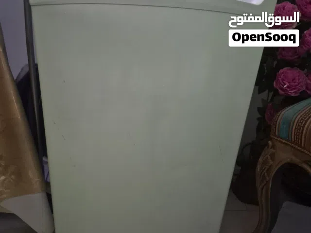 ثلاجة مكتب صغيرة