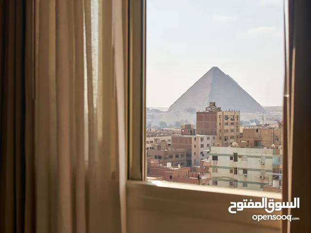 شقق فندقية فاخرة للإيجار بإطلالة ساحرة على الأهرامات!