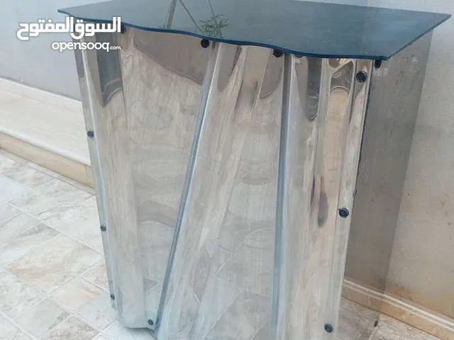 ارفف استاند وكاصة محل أو مخزن.