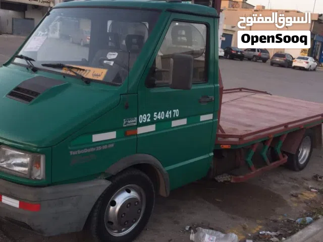 ساحبة لنقل السيارات العاطلة