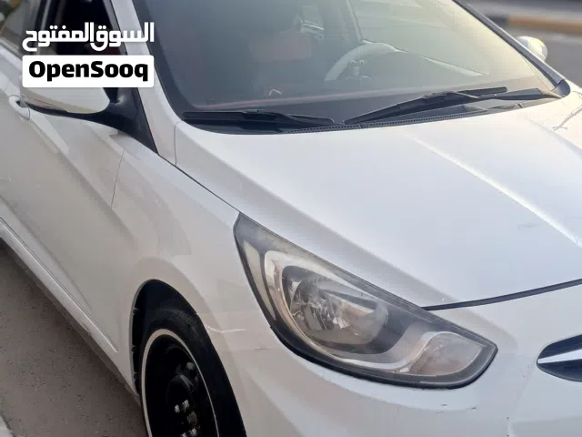 2015 هيونداي اكسنت Standard