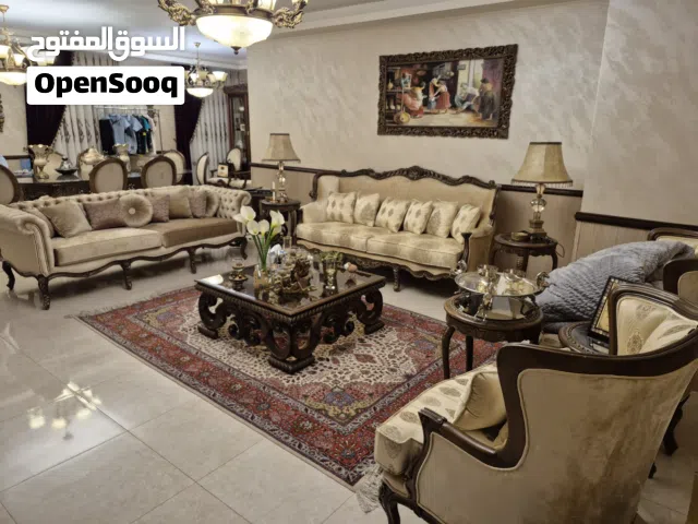 غرفة ضيوف مميزة جدآ للبيع  طقم يتسع ل 9 أشخاص  بالإضافة لطقم فرنسي يتسع ل 4 أشخاص  غرفة سفرة ل 10