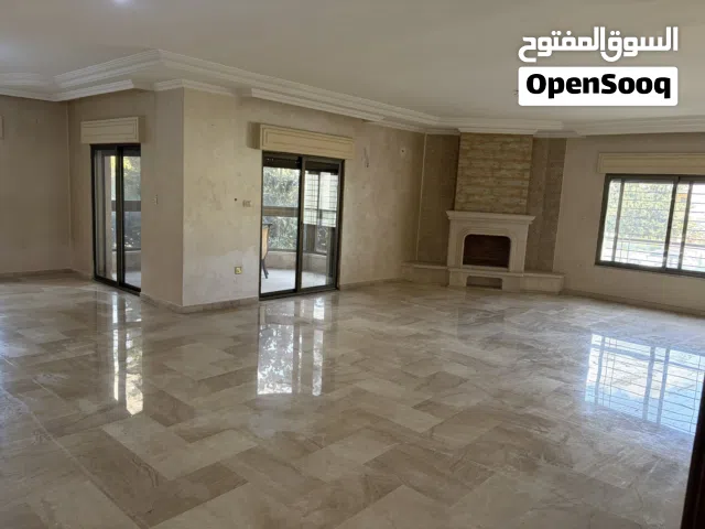 شقة طابقية أرضية فخمة على اشارات دير غبار 395م داخلي + 200م خارجي مع مدخل مستقل وكراج خاص