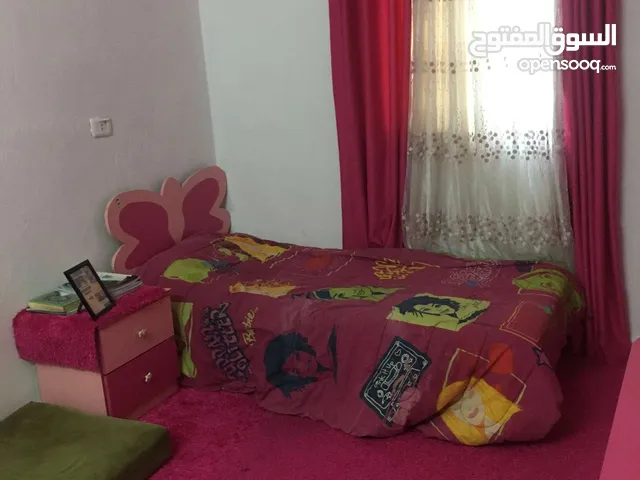 غرفة نوم مفرد بناتي للبيع بحالة جيدة