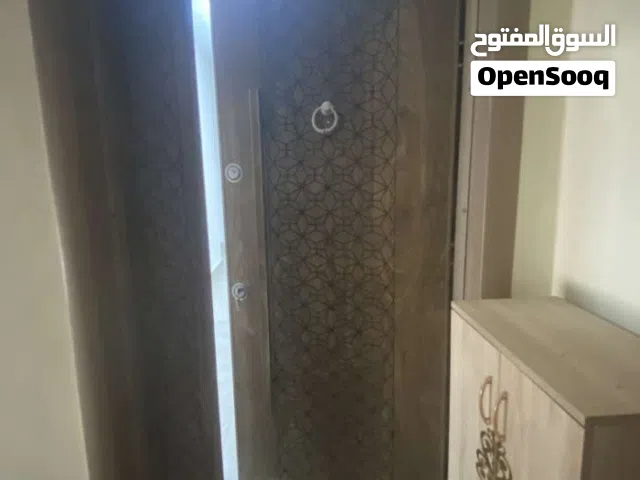 شقة للايجار فوق فيلا + اجانب فقط