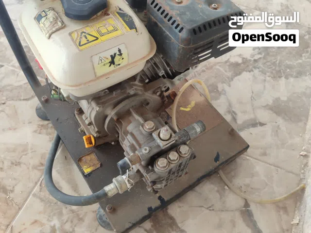 مضخه غسيل سيارات بنزين نظيفه جدا استعمال بس