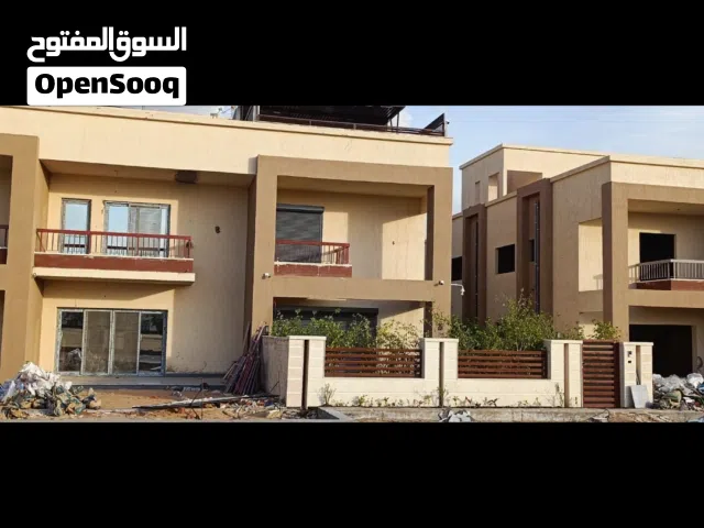 فيلا كورنر استلام فوررري بالتقسيط علي 6 سنين للبيع ف كمبوند جولف سيتى العبور