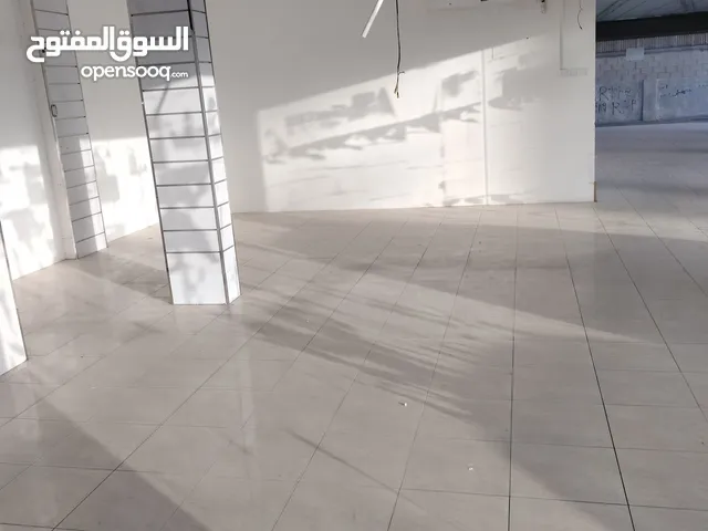 CAR SHOWROOM FOR RENT