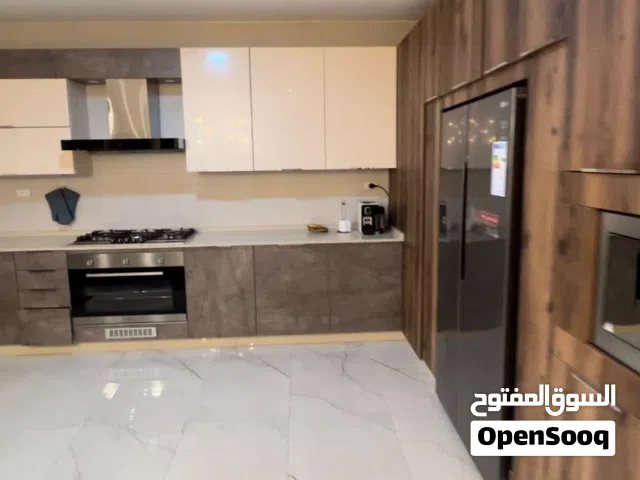 شقة ارضية مفروشة للايجار اليومي و الشهري على طريق البحر الميت و بسعر مغري من المالك