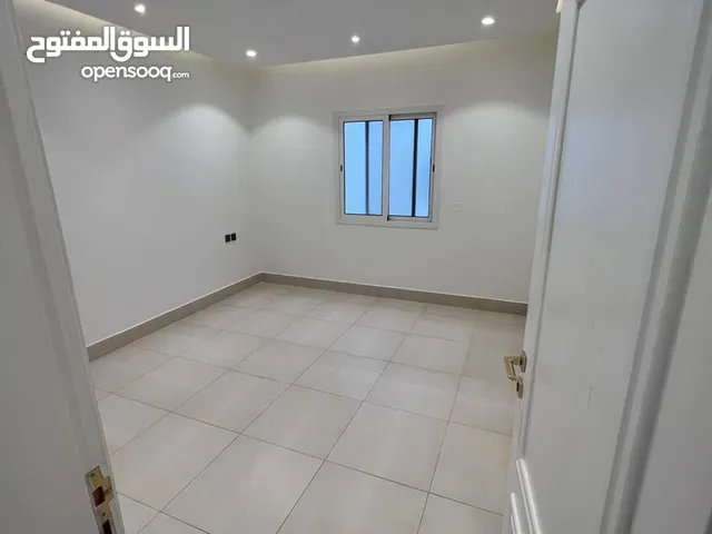 148 m2 2 Bedrooms Apartments for Rent in Al Riyadh Al Qirawan
