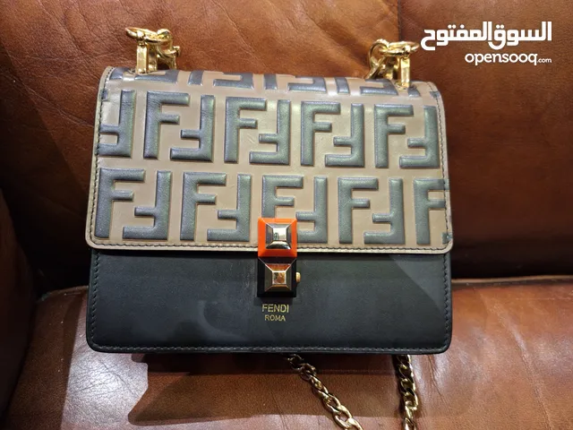 شنط فندي جلد اصلية للبيع كل وحده وسعرها
