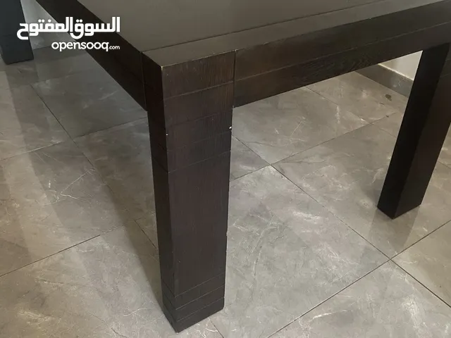 طاولة أكل بدون كراسي Dinner table