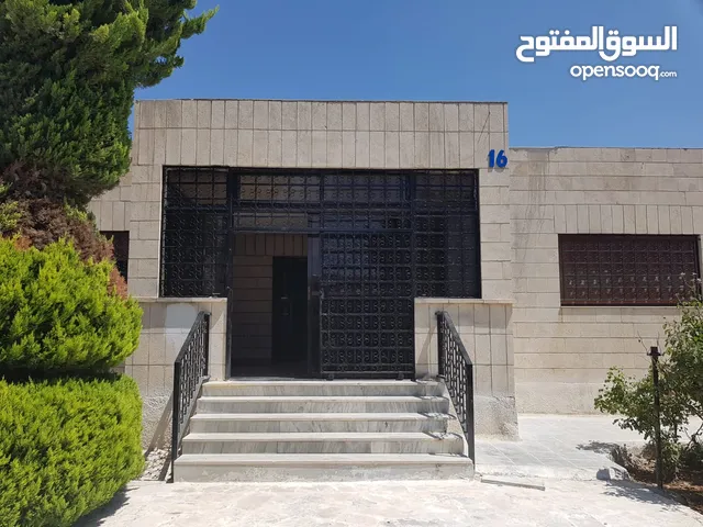 منزل مستقل للايجار مع حديقة جميلة مقابل مبنى المخابرات يصلح للسكن لعائلة كبيرة او شركة او مركز طبي